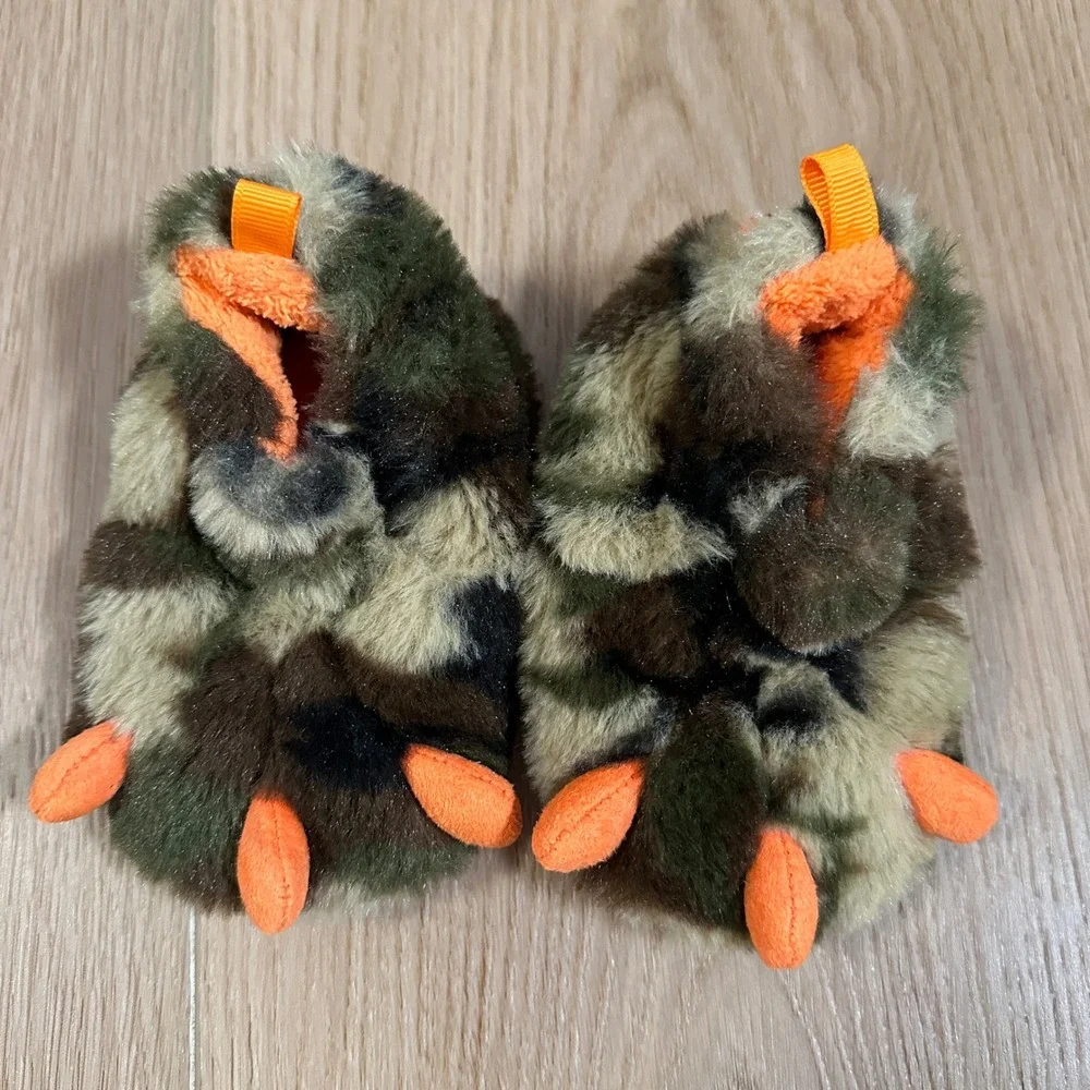 Wonder Nation Baby Boys Green Camo Monster Paw Faux Fur Slippers Size 3 Orange